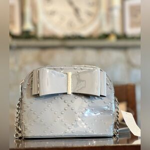 Betsey Johnson Light Gray Crossbody with bow. NWT *Perfect for gifting!